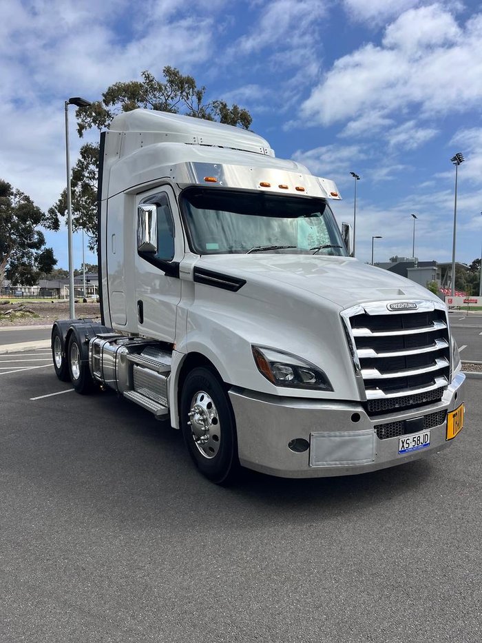 2024 Freightliner Cascadia 126 White