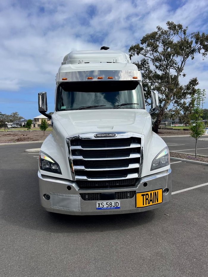 2024 Freightliner Cascadia 126 White