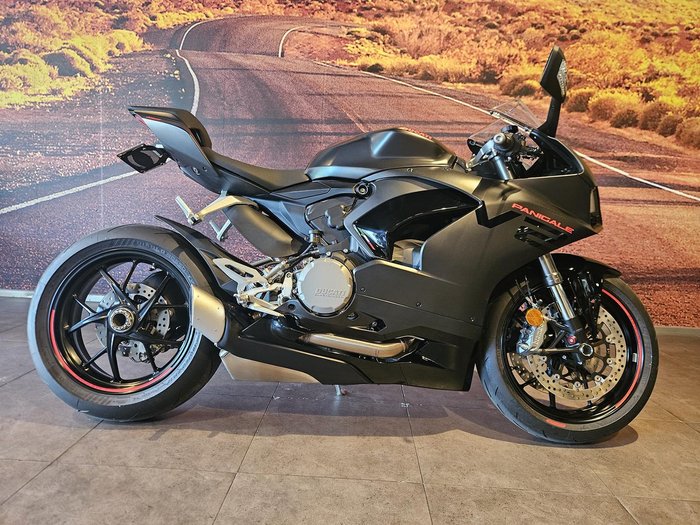 2024 Ducati Panigale V2 Panigale Black