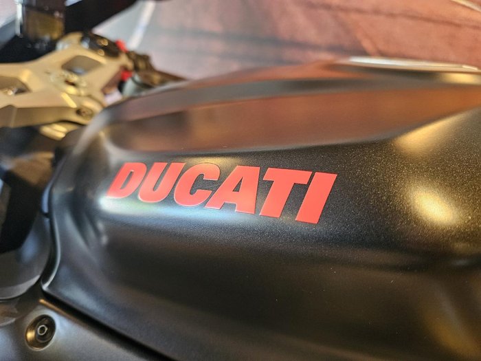 2024 Ducati Panigale V2 Panigale Black