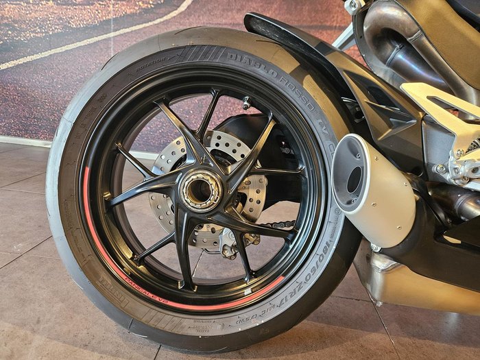 2024 Ducati Panigale V2 Panigale Black
