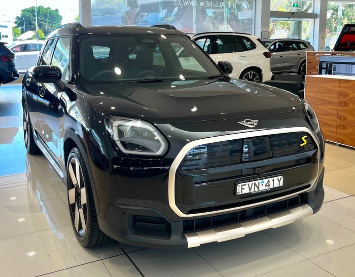 2024 MINI Countryman SE Favoured