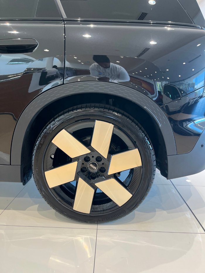 2024 MINI Countryman SE Favoured