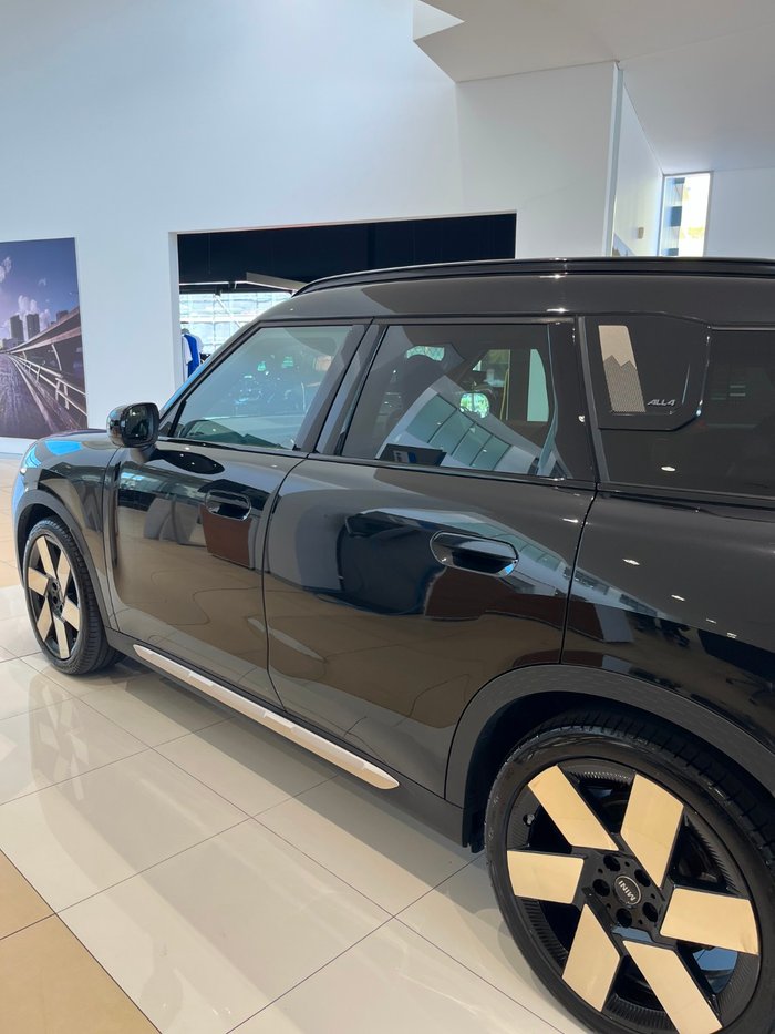 2024 MINI Countryman SE Favoured