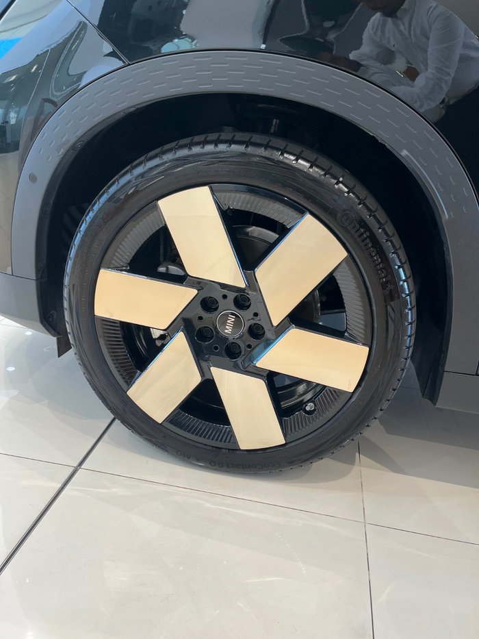 2024 MINI Countryman SE Favoured