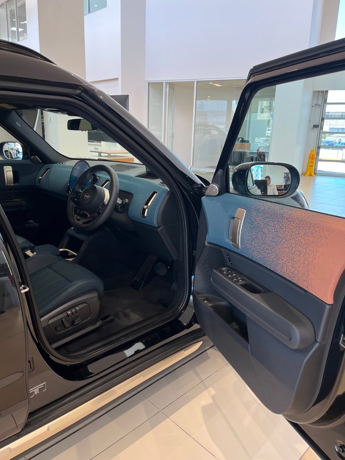 2024 MINI Countryman SE Favoured