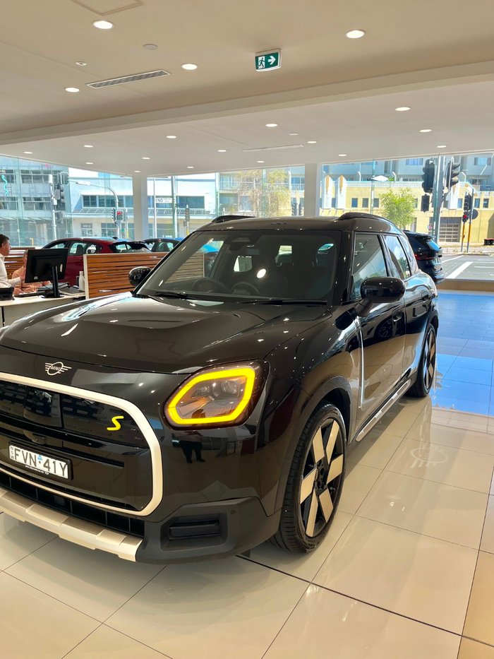 2024 MINI Countryman SE Favoured