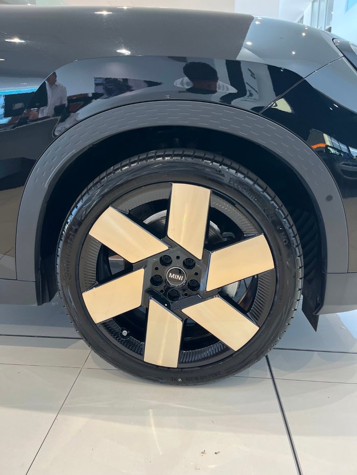 2024 MINI Countryman SE Favoured