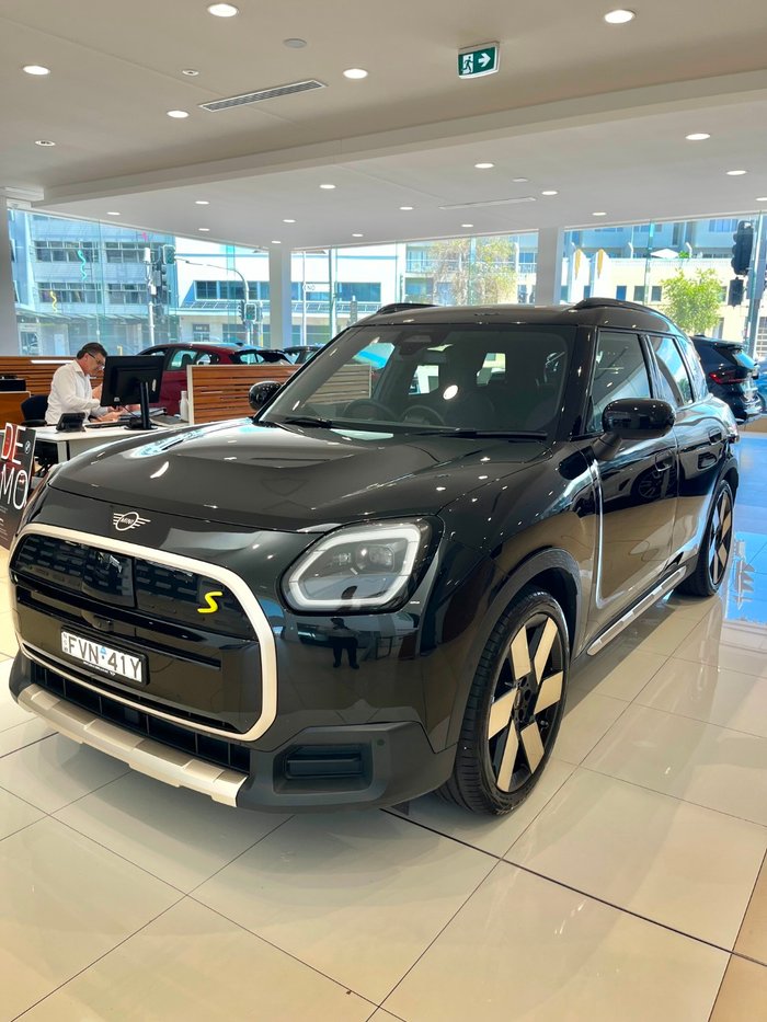 2024 MINI Countryman SE Favoured