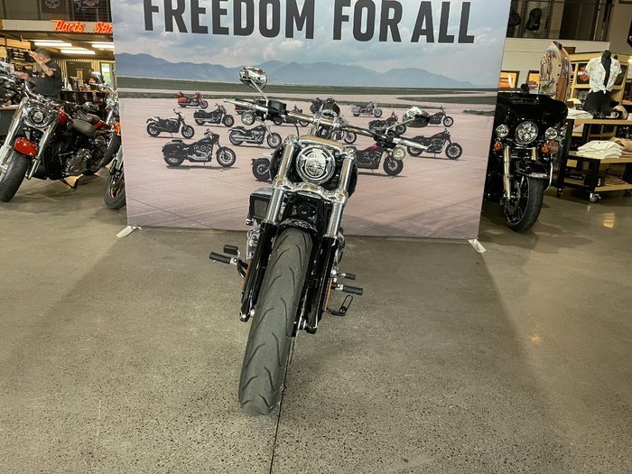 2025 Harley-davidson FXBR BREAKOUT (117) Vivid Black