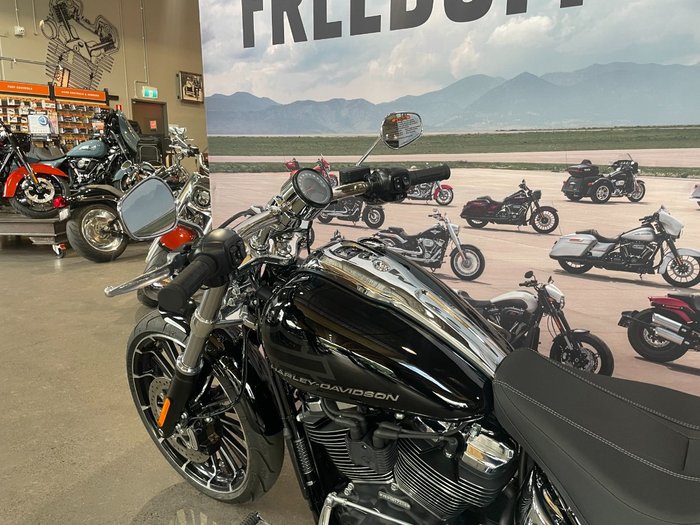 2025 Harley-davidson FXBR BREAKOUT (117) Vivid Black