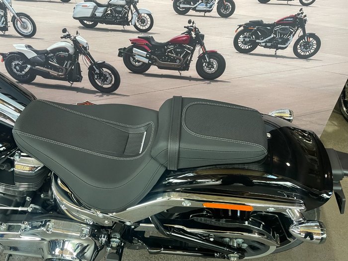 2025 Harley-davidson FXBR BREAKOUT (117) Vivid Black