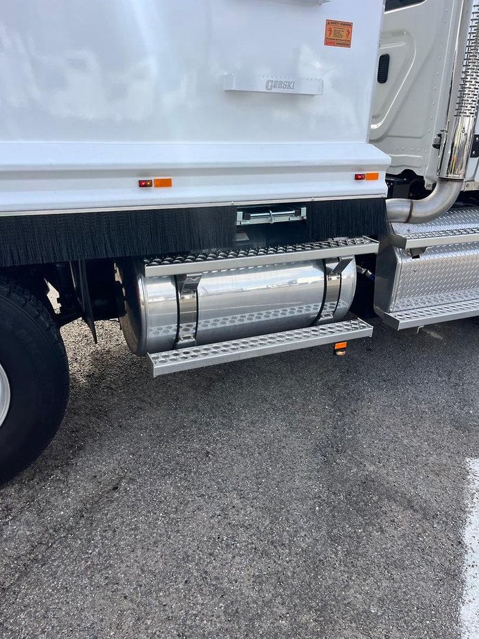 2024 Freightliner Cascadia 116 Tipper White