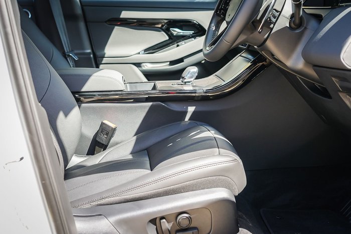 2025 Land Rover Range Rover Evoque P250 Dynamic SE