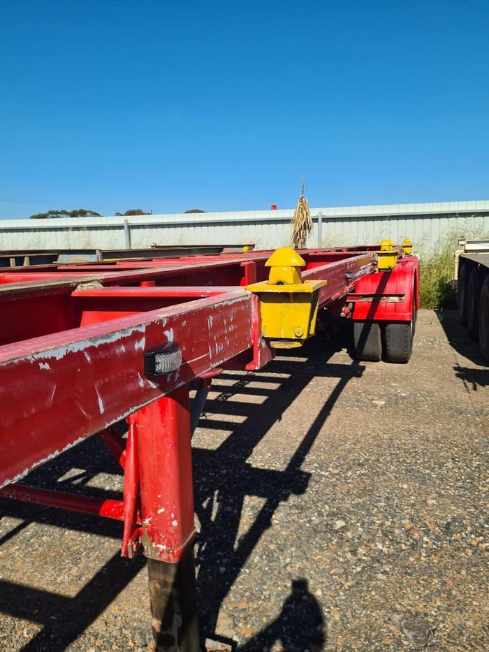 2005 THT Tri Axle A-Skel Trailer