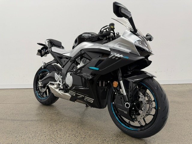 2025 CFMOTO 675 SR-R Black