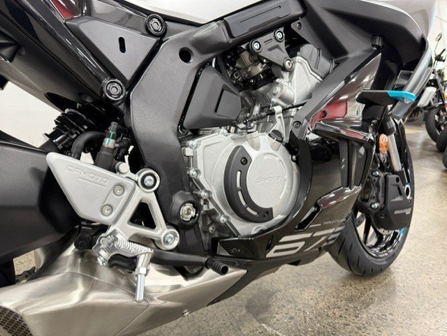 2025 CFMOTO 675 SR-R Black