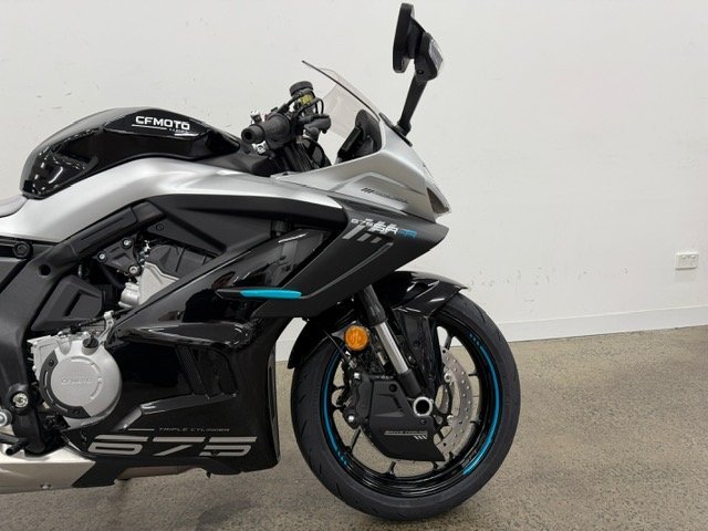 2025 CFMOTO 675 SR-R Black