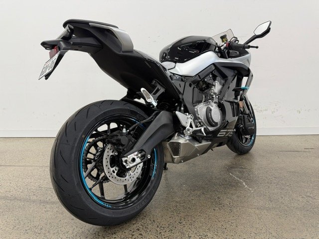 2025 CFMOTO 675 SR-R Black