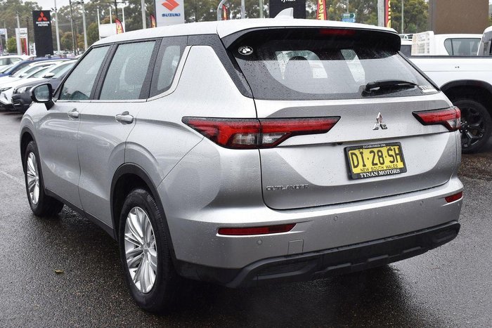 2023 Mitsubishi Outlander ES