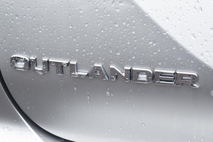 2023 Mitsubishi Outlander ES