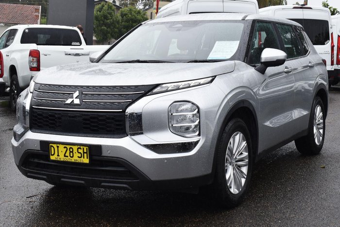 2023 Mitsubishi Outlander ES