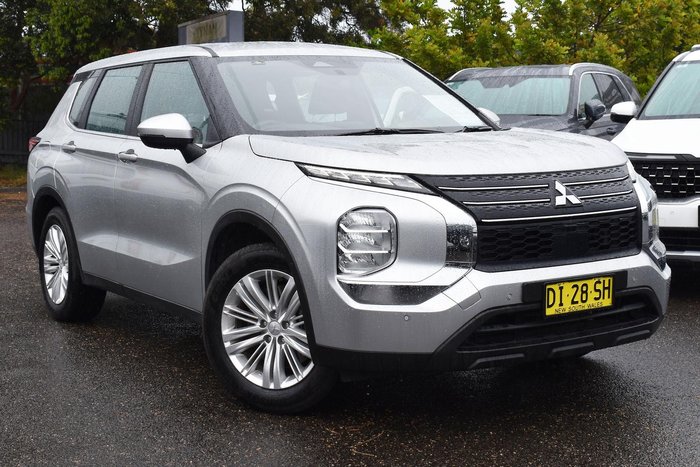 2023 Mitsubishi Outlander ES