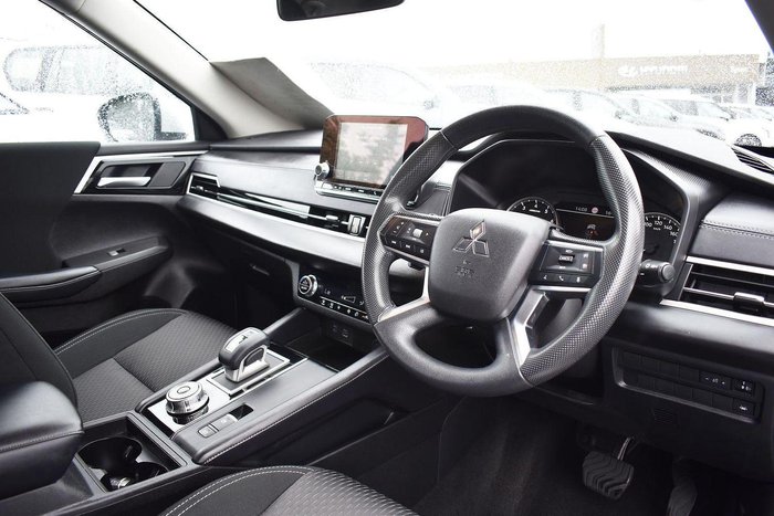 2023 Mitsubishi Outlander ES