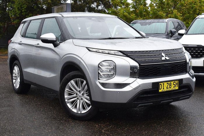 2023 Mitsubishi Outlander ES