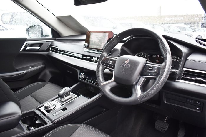 2023 Mitsubishi Outlander ES ZM MY23 White