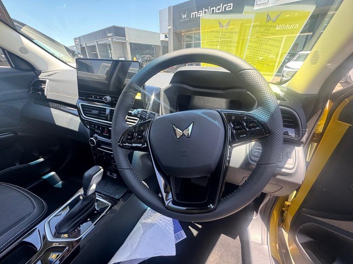 2025 Mahindra XUV3XO AX7L