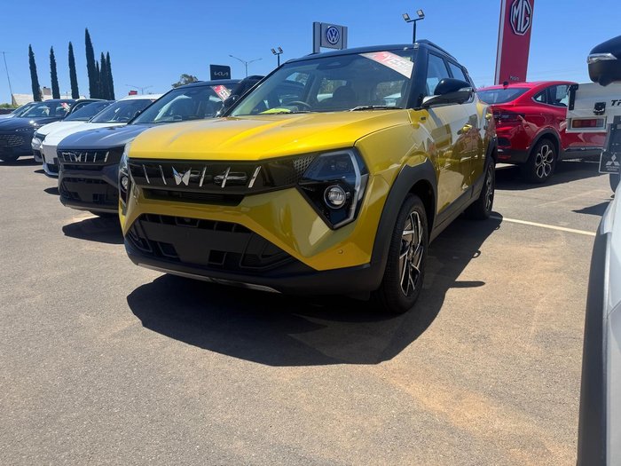 2025 Mahindra XUV3XO AX7L