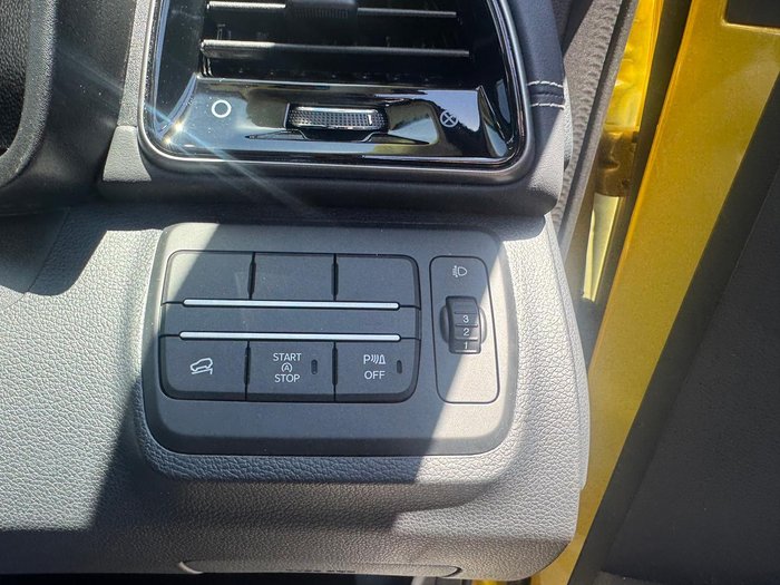 2025 Mahindra XUV3XO AX7L