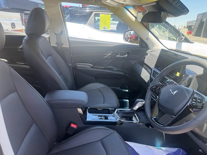 2025 Mahindra XUV3XO AX7L