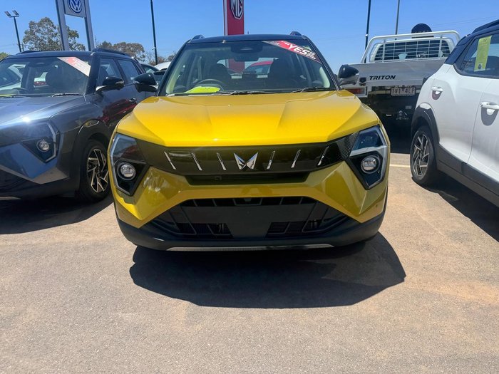 2025 Mahindra XUV3XO AX7L