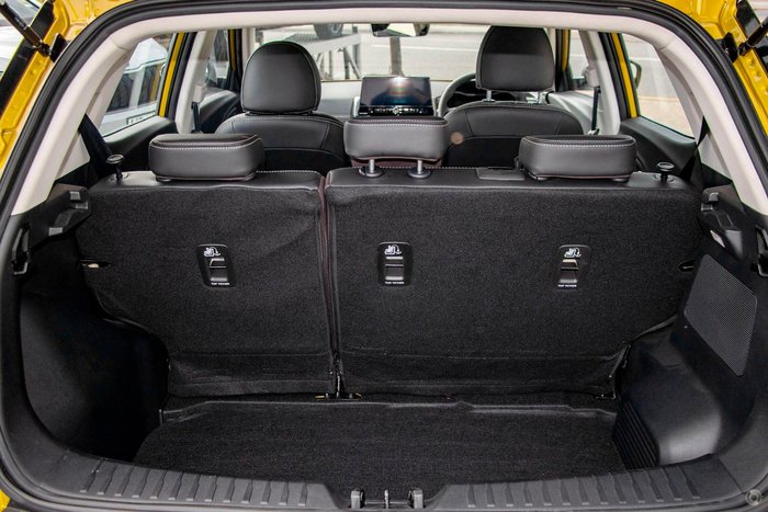 2025 Mahindra XUV3XO AX7L