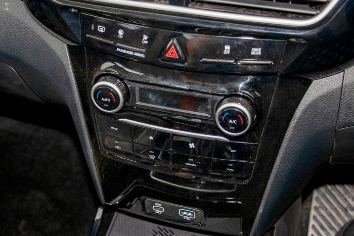 2025 Mahindra XUV3XO AX7L