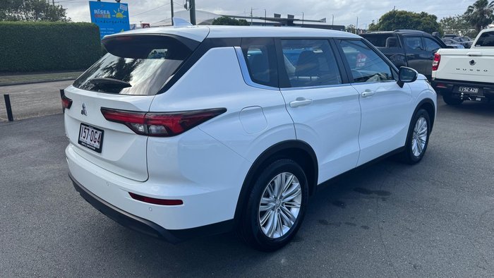 2023 Mitsubishi Outlander ES