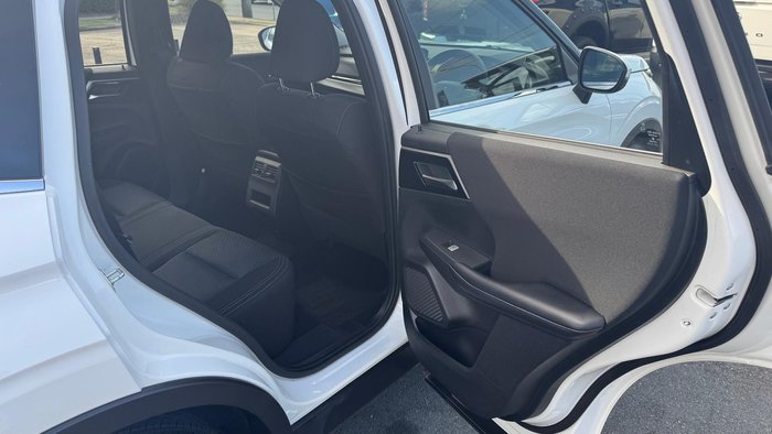 2023 Mitsubishi Outlander ES