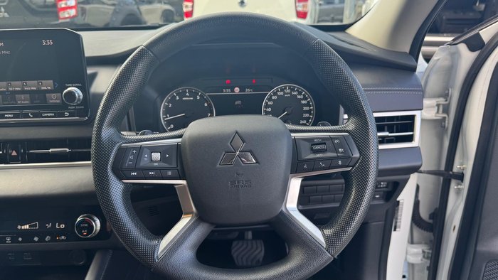 2023 Mitsubishi Outlander ES