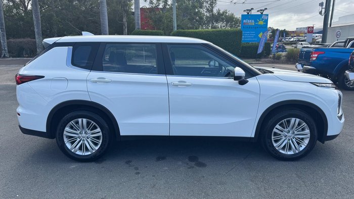 2023 Mitsubishi Outlander ES