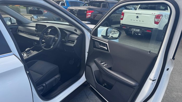 2023 Mitsubishi Outlander ES