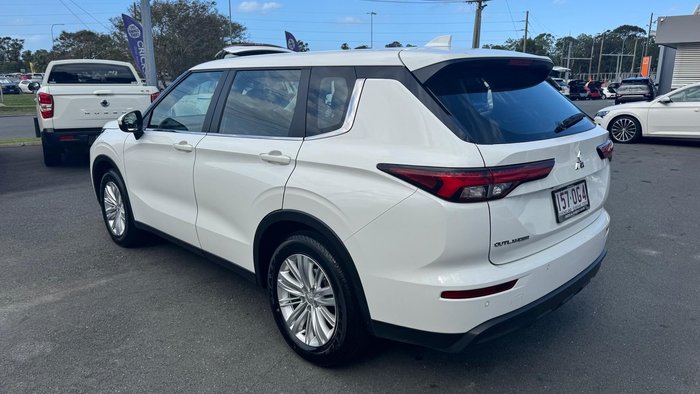 2023 Mitsubishi Outlander ES