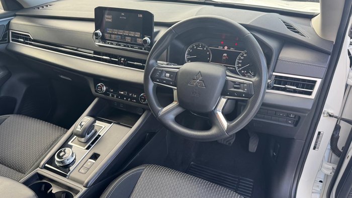 2023 Mitsubishi Outlander ES