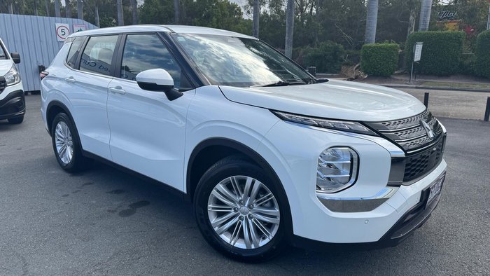 2023 Mitsubishi Outlander ES