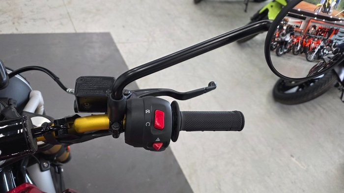 2025 Triumph SCRAMBLER 400 XC Red