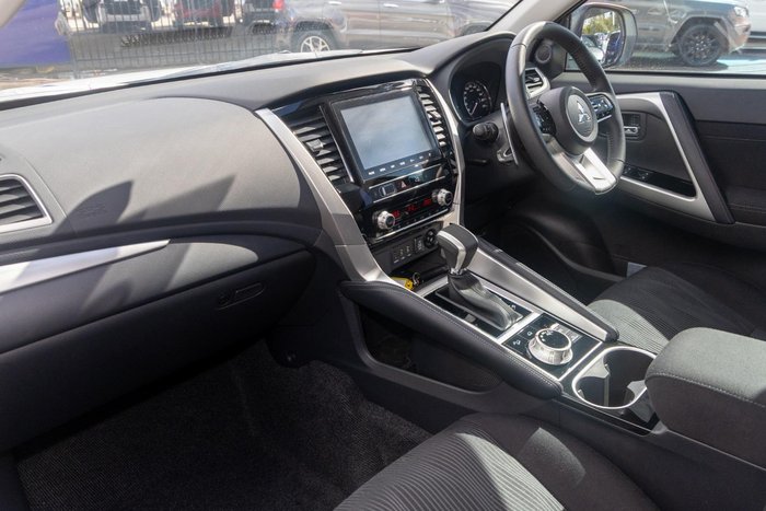 2024 Mitsubishi Pajero Sport GLS