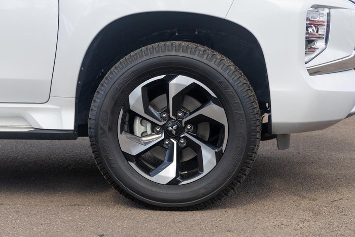 2024 Mitsubishi Pajero Sport GLS