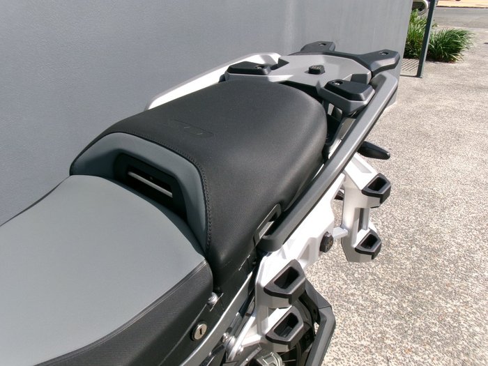 2025 BMW Motorrad R 1300 GS ADVENTURE TROPHY Racing Blue Metallic. (17-08)