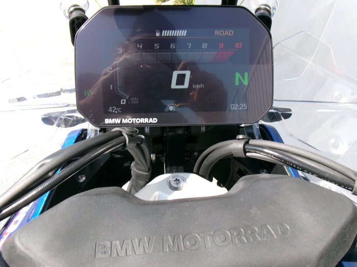 2025 BMW Motorrad R 1300 GS ADVENTURE TROPHY Racing Blue Metallic. (17-08)